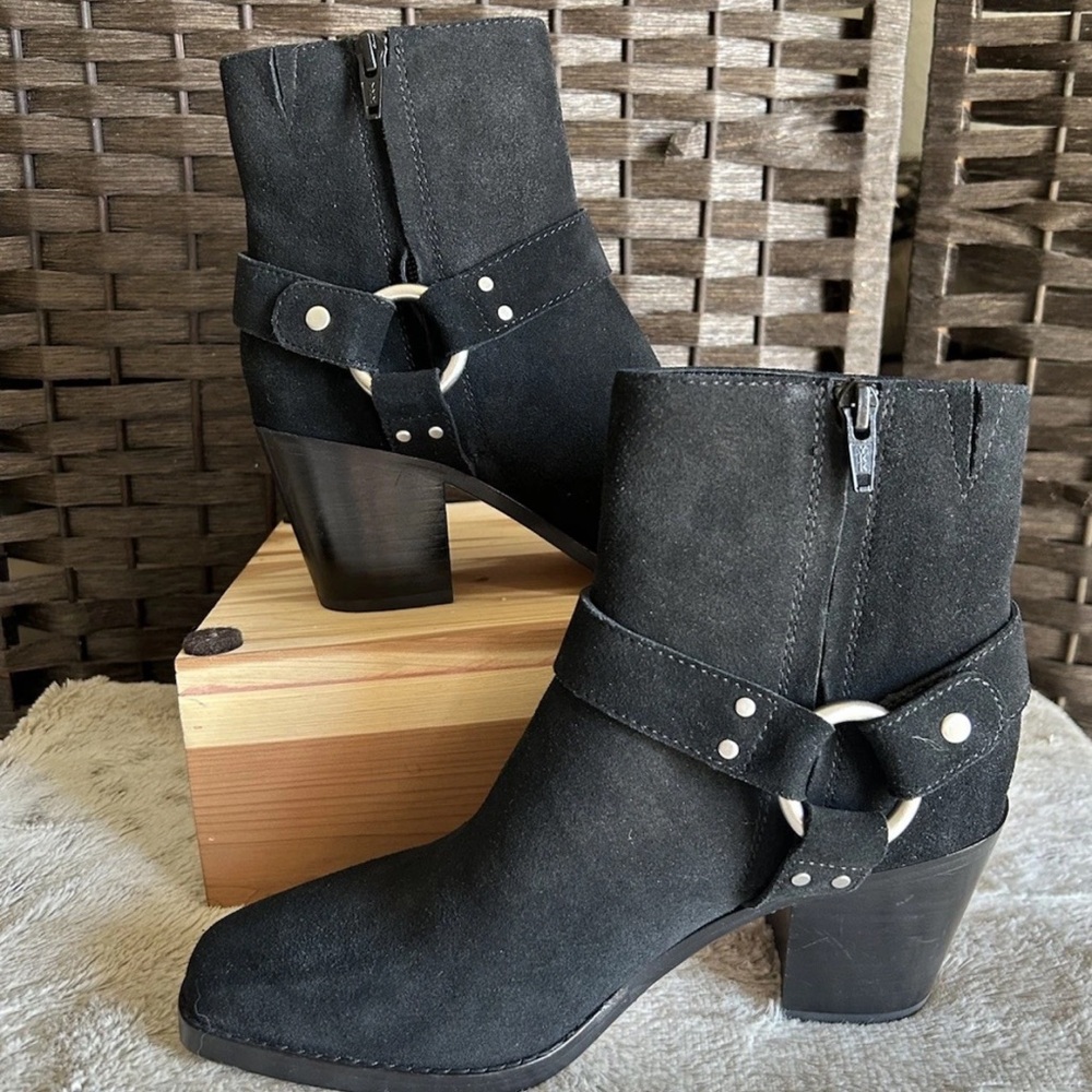 PAIGE Black Suede Edie Bootie Sz 6.5 (women’s)